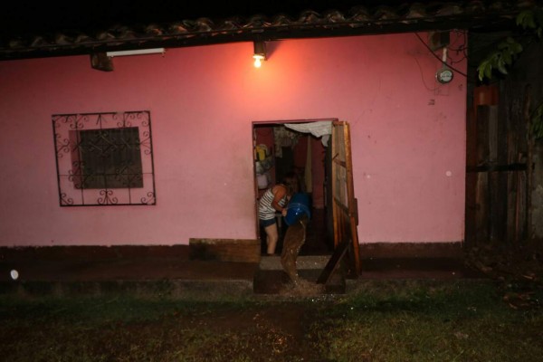 Tormenta deja inundaciones en Santa Bárbara